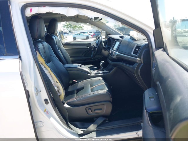 5TDKZRFH8KS553060 Toyota Highlander Se
