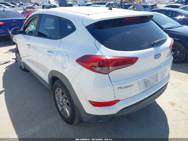 Hyundai TUCSON SE 2018 KM8J23A48JU671682 Image 3