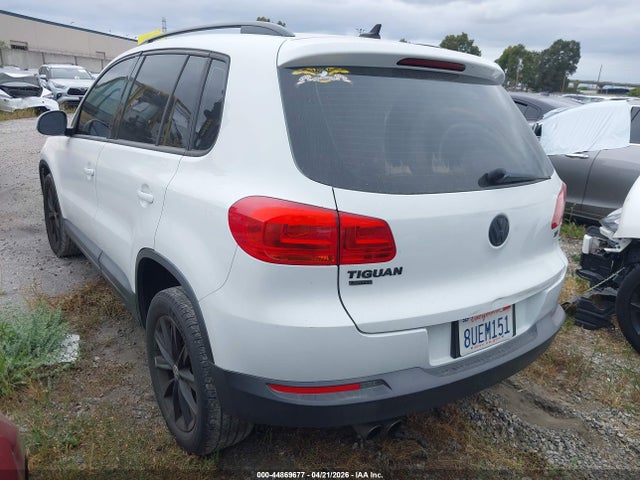 2017 VOLKSWAGEN TIGUAN WVGAV7AX0HK042559 Photo 2