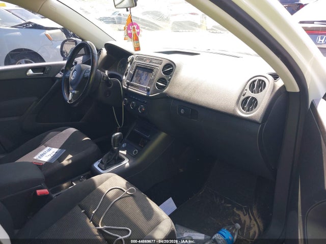 2017 VOLKSWAGEN TIGUAN WVGAV7AX0HK042559 Photo 4