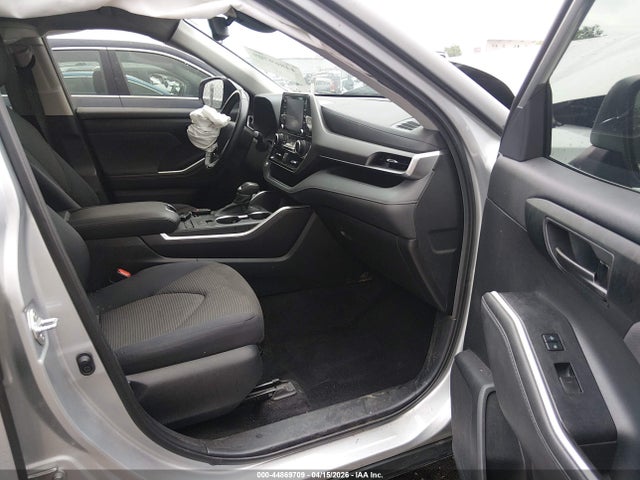 44869709 :رقم المزاد ، 5TDZZRAH2NS106234 vin ، 2022 Toyota Highlander Le مزاد بيع