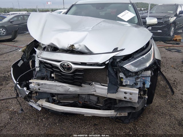 44869709 :رقم المزاد ، 5TDZZRAH2NS106234 vin ، 2022 Toyota Highlander Le مزاد بيع