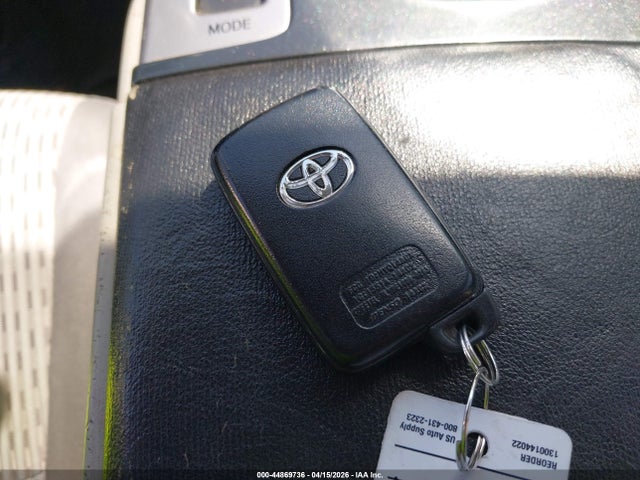 Toyota Prius V Three 2015 JTDZN3EU6FJ020651 Image 11