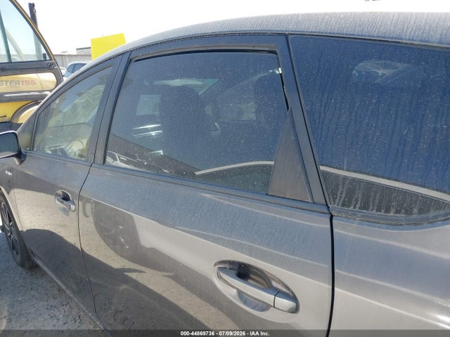 Toyota Prius V Three 2015 JTDZN3EU6FJ020651 Image 15