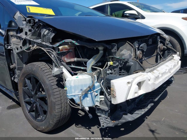Toyota Prius V Three 2015 JTDZN3EU6FJ020651 Image 6