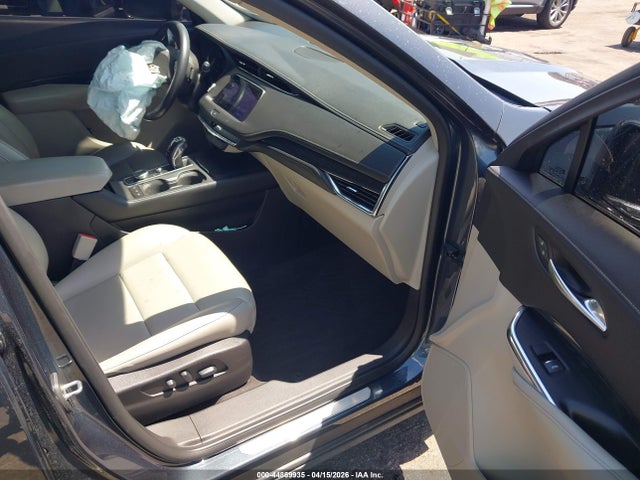 44869935 :رقم المزاد ، 1GYFZCR4XKF114282 vin ، 2019 Cadillac Xt4 Premium Luxury مزاد بيع