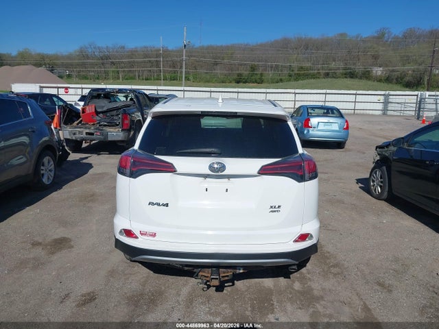 Toyota Rav4 Xle 2018 2T3RFREV6JW806310 Image 16