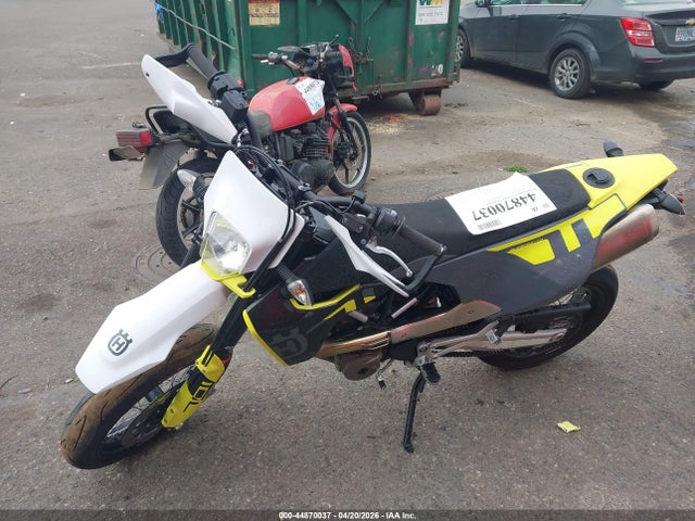 Husqvarna Supermoto 701 2024 VBKUSV406RM772834 Image 2