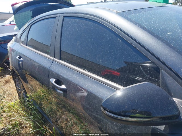 2022 Kia Forte Gt-line მანქანა იყიდება აუქციონზე, vin: 3KPF54AD5NE501470, აუქციონის ნომერი: 44870091