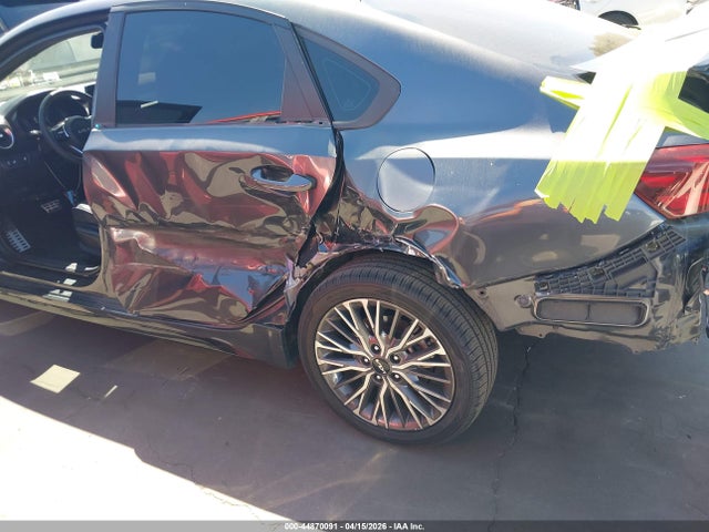 2022 Kia Forte Gt-line მანქანა იყიდება აუქციონზე, vin: 3KPF54AD5NE501470, აუქციონის ნომერი: 44870091