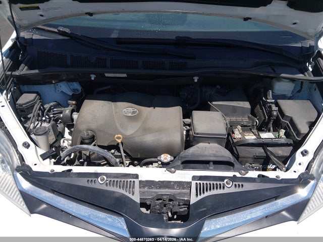 Toyota Sienna Le 7 Passenger 2019 5TDJZ3DC0KS219072 Image 10