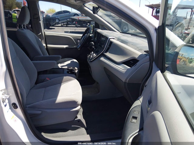 Toyota Sienna Le 7 Passenger 2019 5TDJZ3DC0KS219072 Image 5