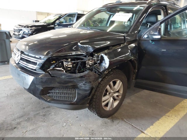 Продаж на аукціоні авто 2016 Volkswagen Tiguan S, vin: WVGAV7AX9GW606278, номер лоту: 44870269