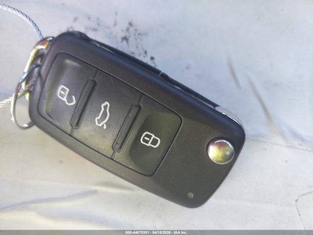 2014 Volkswagen Beetle 2.0t R-line მანქანა იყიდება აუქციონზე, vin: 3VWVT7AT4EM612489, აუქციონის ნომერი: 44870301