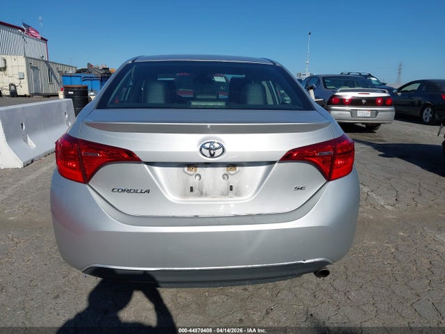 Toyota COROLLA SE 2018 5YFBURHE1JP768904 Image 16