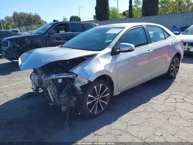 Toyota COROLLA SE 2018 5YFBURHE1JP768904 Image 2