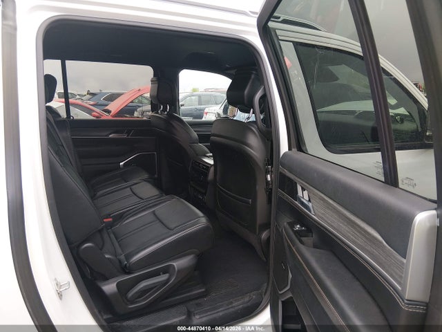 Продажа на аукционе авто 2024 Jeep Wagoneer L Series Ii 4x4, vin: 1C4SJSBP2RS102011, номер лота: 44870410
