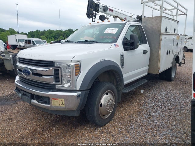 44870438 :رقم المزاد ، 1FDUF5GY1KEE76395 vin ، 2019 Ford F-550 Chassis Xl مزاد بيع