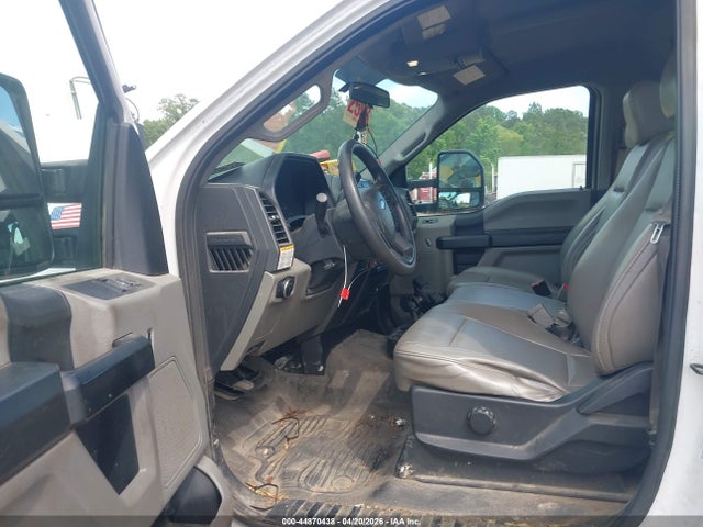44870438 :رقم المزاد ، 1FDUF5GY1KEE76395 vin ، 2019 Ford F-550 Chassis Xl مزاد بيع