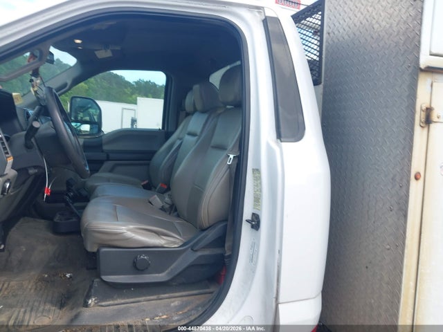 44870438 :رقم المزاد ، 1FDUF5GY1KEE76395 vin ، 2019 Ford F-550 Chassis Xl مزاد بيع