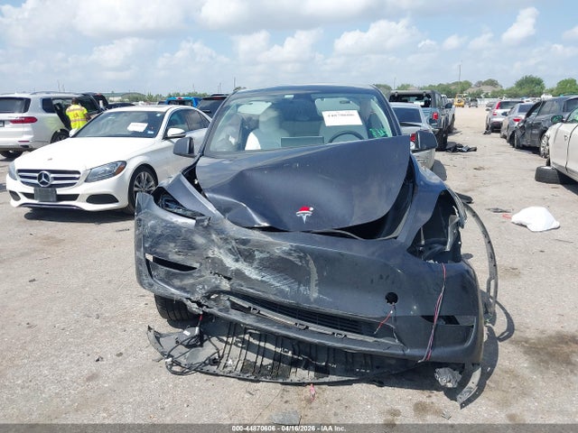 2024 Tesla Model Y Long Range Dual Motor All-wheel Drive მანქანა იყიდება აუქციონზე, vin: 7SAYGAEEXRF075122, აუქციონის ნომერი: 44870606