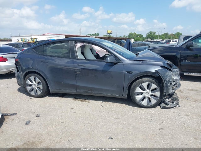 2024 Tesla Model Y Long Range Dual Motor All-wheel Drive მანქანა იყიდება აუქციონზე, vin: 7SAYGAEEXRF075122, აუქციონის ნომერი: 44870606