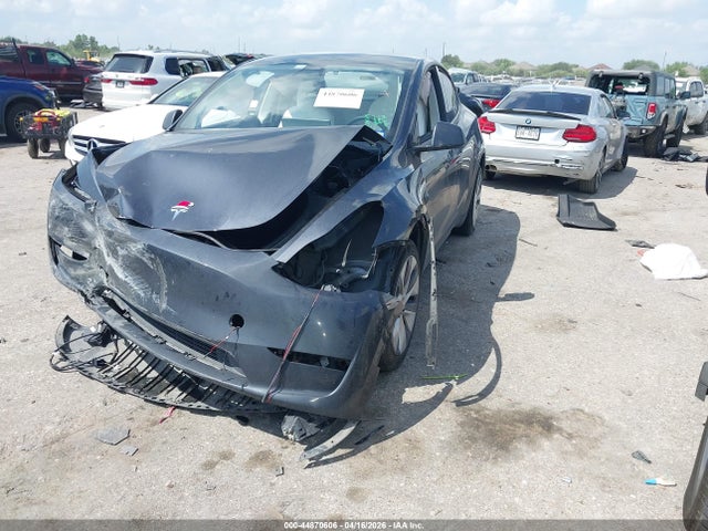 2024 Tesla Model Y Long Range Dual Motor All-wheel Drive მანქანა იყიდება აუქციონზე, vin: 7SAYGAEEXRF075122, აუქციონის ნომერი: 44870606