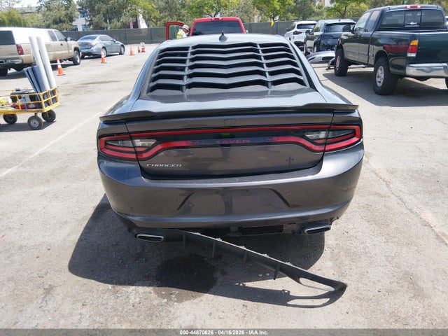2C3CDXHG0FH867063 Dodge Charger Sxt