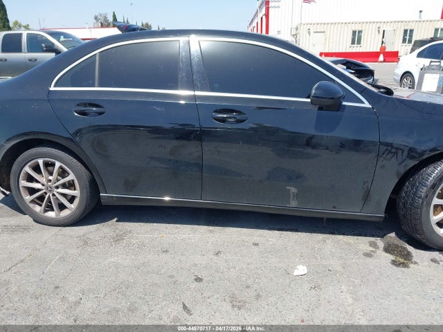 W1K3G4EB8LW045107 Mercedes-Benz A 220