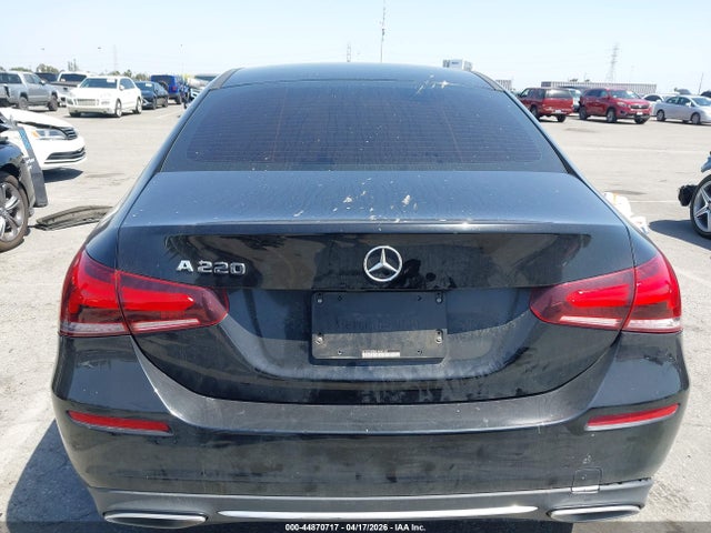 W1K3G4EB8LW045107 Mercedes-Benz A 220