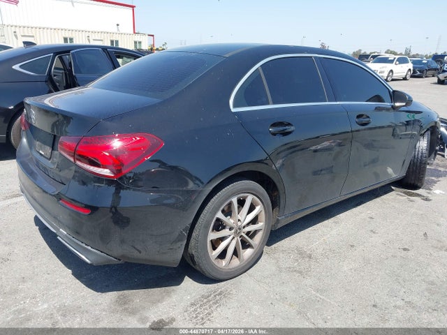 W1K3G4EB8LW045107 Mercedes-Benz A 220
