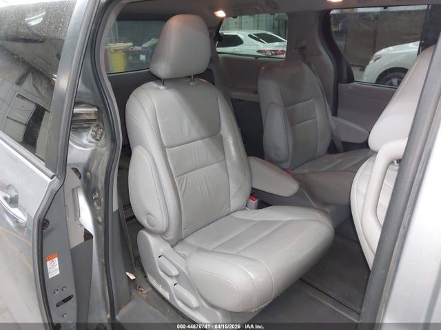 5TDDK3DC3GS137135 Toyota Sienna Xle 7 Passenger