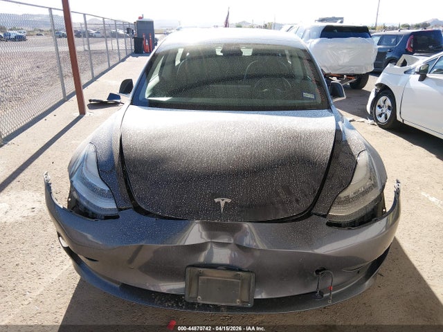 2018 Tesla Model 3 Long Range/mid Range მანქანა იყიდება აუქციონზე, vin: 5YJ3E1EA5JF052720, აუქციონის ნომერი: 44870742