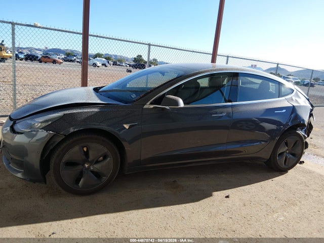 2018 Tesla Model 3 Long Range/mid Range მანქანა იყიდება აუქციონზე, vin: 5YJ3E1EA5JF052720, აუქციონის ნომერი: 44870742