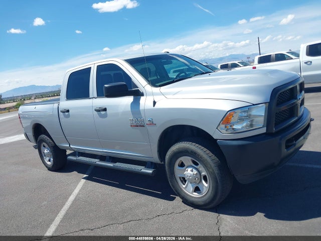 3C6UR5CL1HG771334 RAM 2500 Tradesman 4x4 6&#039;4 Box