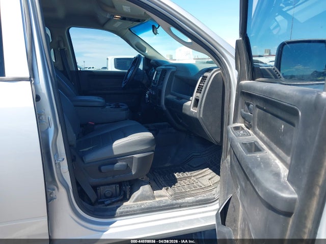 3C6UR5CL1HG771334 RAM 2500 Tradesman 4x4 6&#039;4 Box