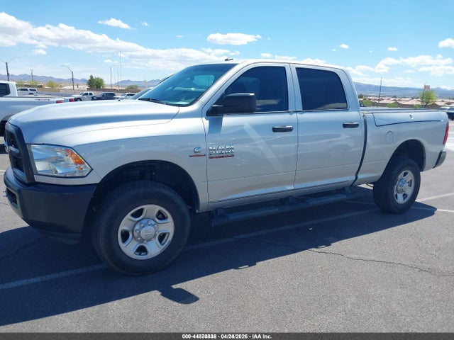 3C6UR5CL1HG771334 RAM 2500 Tradesman 4x4 6&#039;4 Box