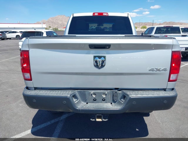 3C6UR5CL1HG771334 RAM 2500 Tradesman 4x4 6&#039;4 Box