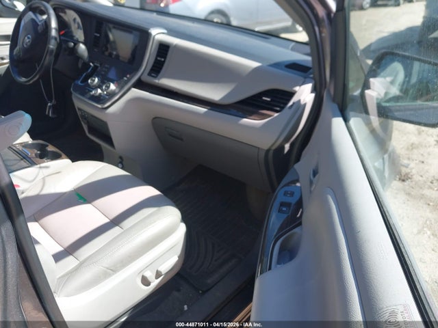 Aukcja sprzedaży 2017 Toyota Sienna Xle 7 Passenger, vin: 5TDDZ3DC3HS157320, numer aukcji: 44871011