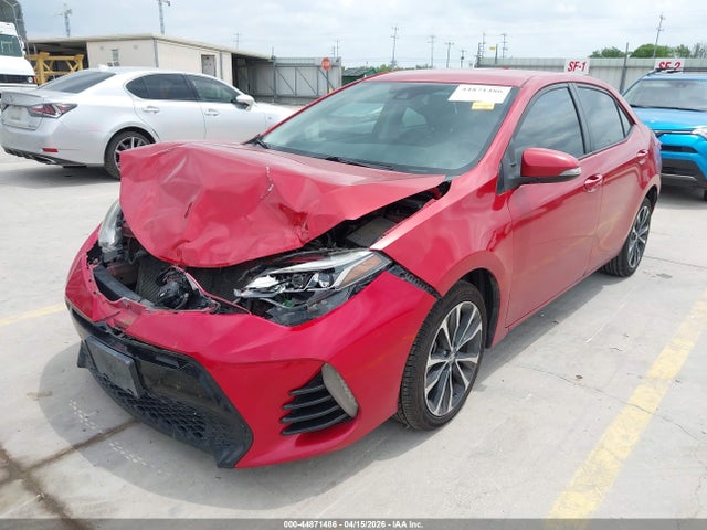 Toyota COROLLA SE 2018 5YFBURHE8JP841461 Image 2