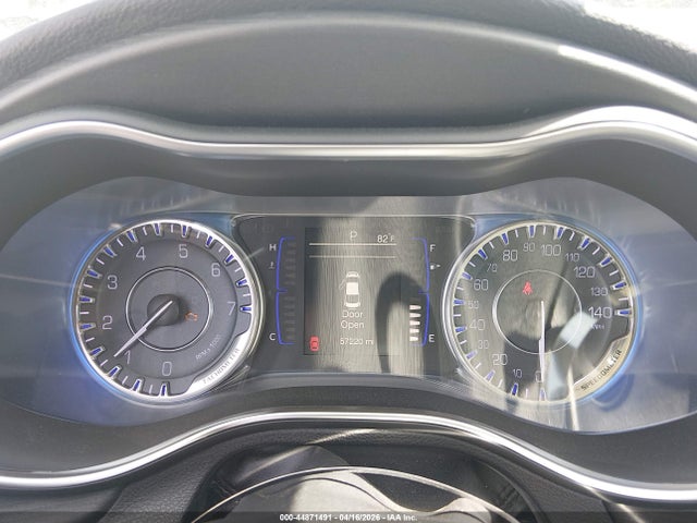 2017 Chrysler 200 Limited Platinum მანქანა იყიდება აუქციონზე, vin: 1C3CCCAB9HN512042, აუქციონის ნომერი: 44871491