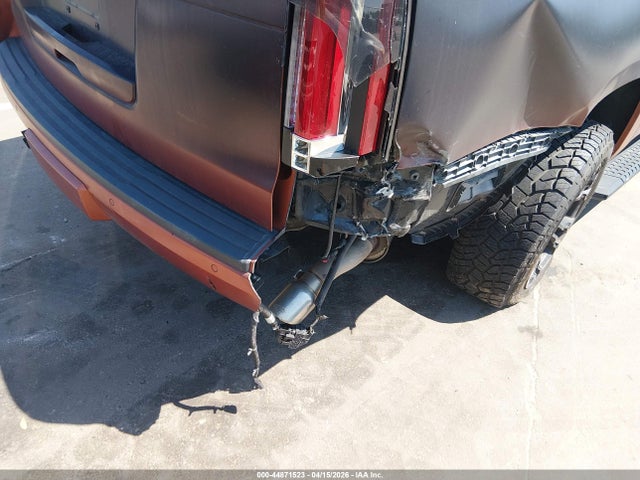 Продаж на аукціоні авто 2018 Chevrolet Suburban Lt, vin: 1GNSKHKC8JR154923, номер лоту: 44871523