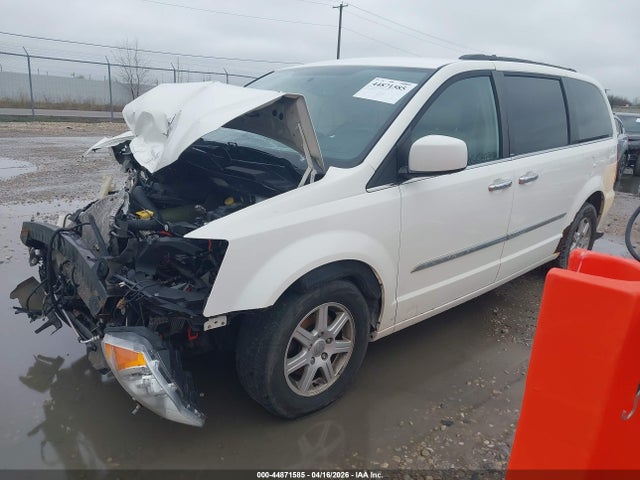 44871585 :رقم المزاد ، 2C4RC1BG3DR526701 vin ، 2013 Chrysler Town & Country Touring مزاد بيع