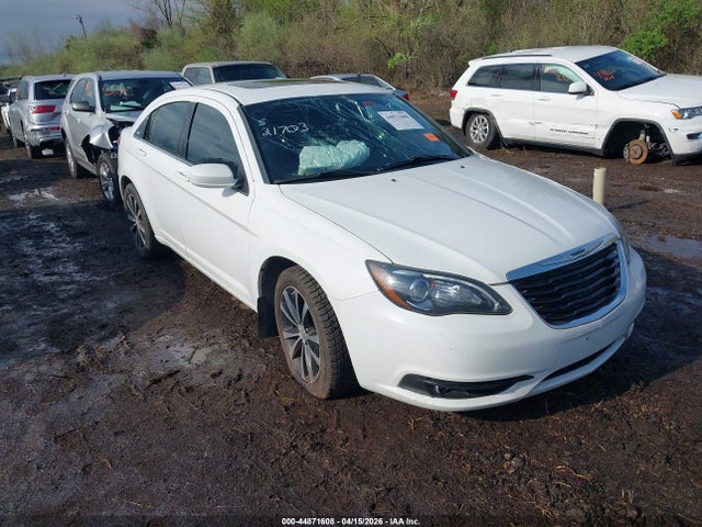 44871608 :رقم المزاد ، 1C3CCBBG8CN257445 vin ، 2012 Chrysler 200 Touring مزاد بيع