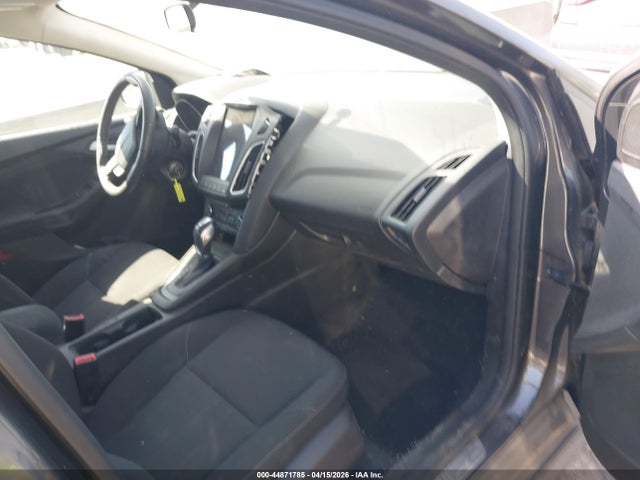 2015 Ford Focus Se მანქანა იყიდება აუქციონზე, vin: 1FADP3F27FL321523, აუქციონის ნომერი: 44871785