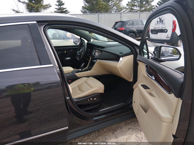 44871798 :رقم المزاد ، 1GYKNDRS3HZ154578 vin ، 2017 Cadillac Xt5 Luxury مزاد بيع