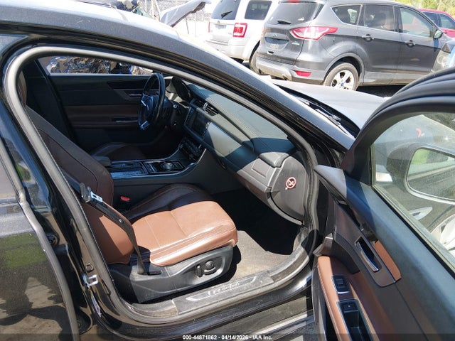 SAJBF4BV4GCY03072 Jaguar Xf 35t R-sport