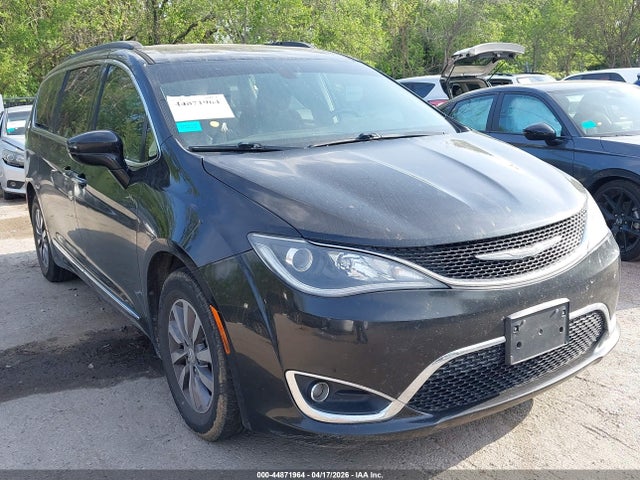 44871964 :رقم المزاد ، 2C4RC1BG7HR745134 vin ، 2017 Chrysler Pacifica Touring-l مزاد بيع