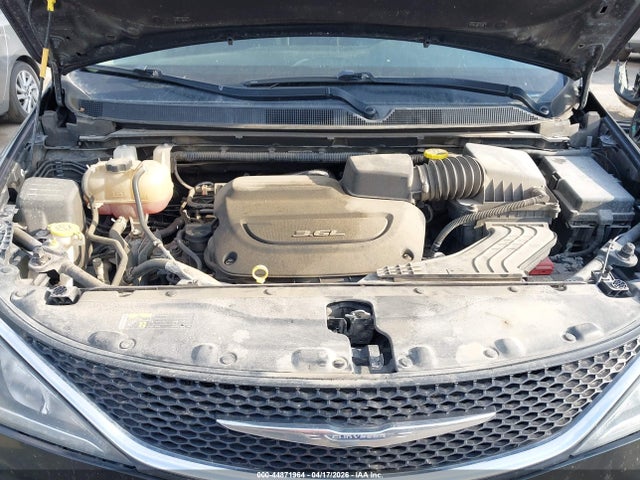 44871964 :رقم المزاد ، 2C4RC1BG7HR745134 vin ، 2017 Chrysler Pacifica Touring-l مزاد بيع