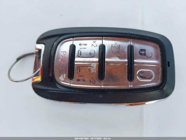 44871964 :رقم المزاد ، 2C4RC1BG7HR745134 vin ، 2017 Chrysler Pacifica Touring-l مزاد بيع